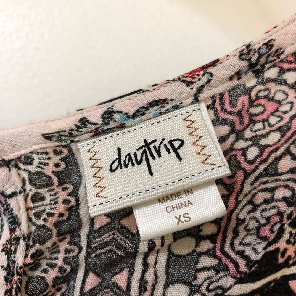 Women’s really cute Blouse - Picture 2 of 2